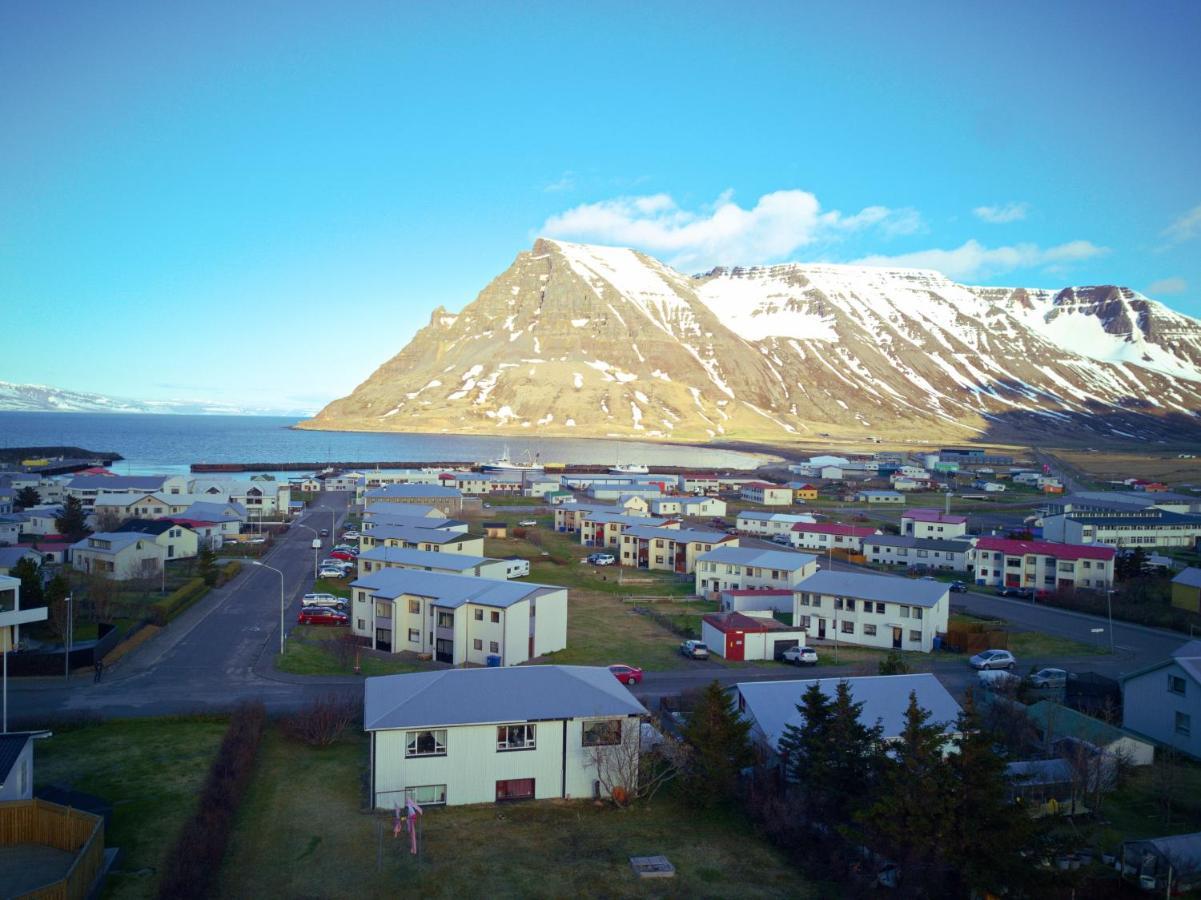 Apartment With Amazing Mountain View Bolungarvík Zewnętrze zdjęcie